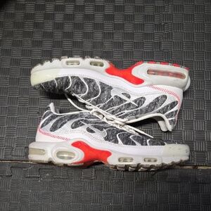 Nike Airmax Plus Essentials "Crater Photon Dust"